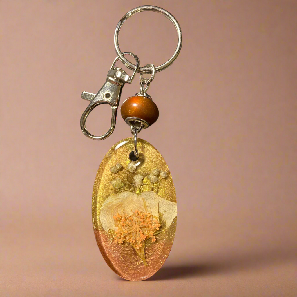 Keychains/Bag charms, bouquets made with real flowers, fall vibes