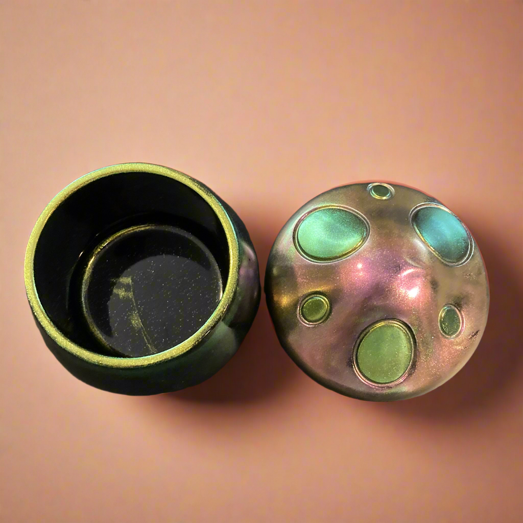 Trinket box, mushroom, chameleon green, fantasy, magical