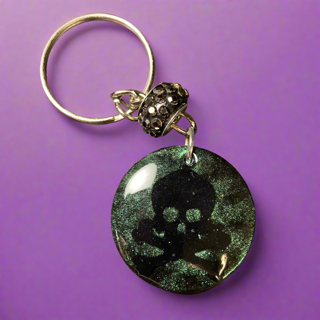 Keychain, pirate flag cross and bones