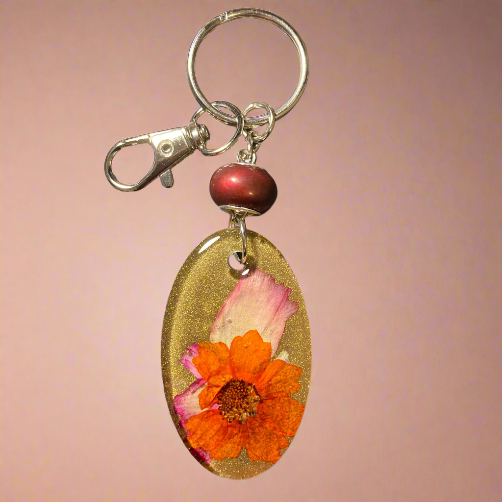 Keychains/Bag charms, bouquets made with real flowers, fall vibes