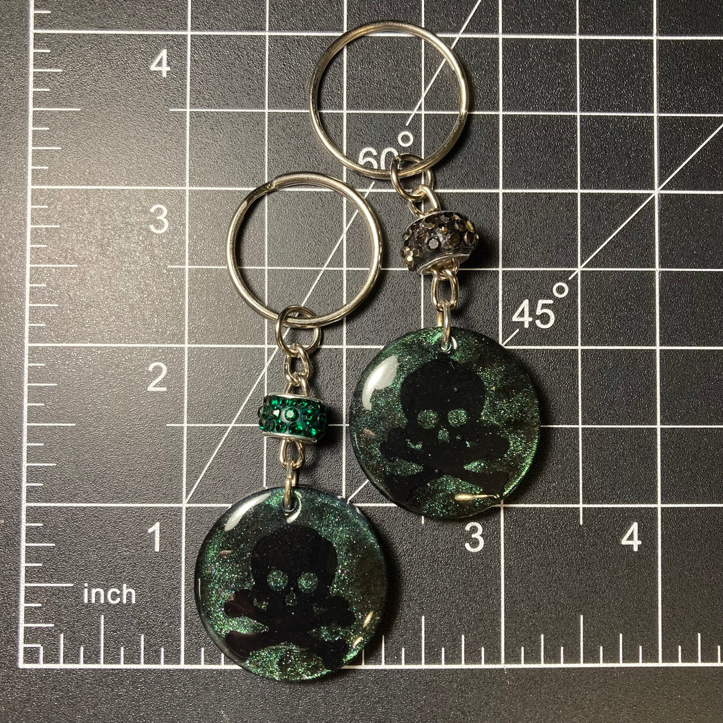 Keychain, pirate flag cross and bones