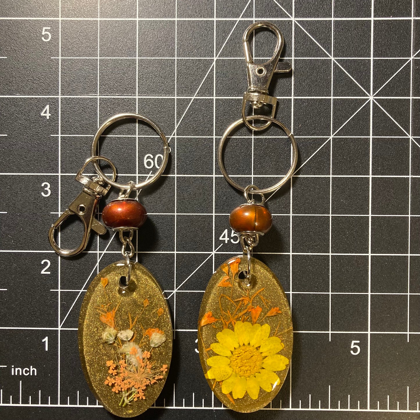 Keychains/Bag charms, bouquets made with real flowers, fall vibes