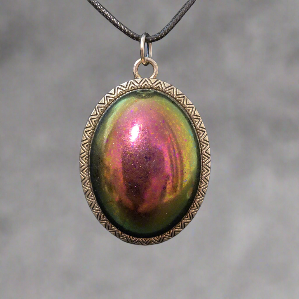 Necklace, pendant, chameleon color, matte