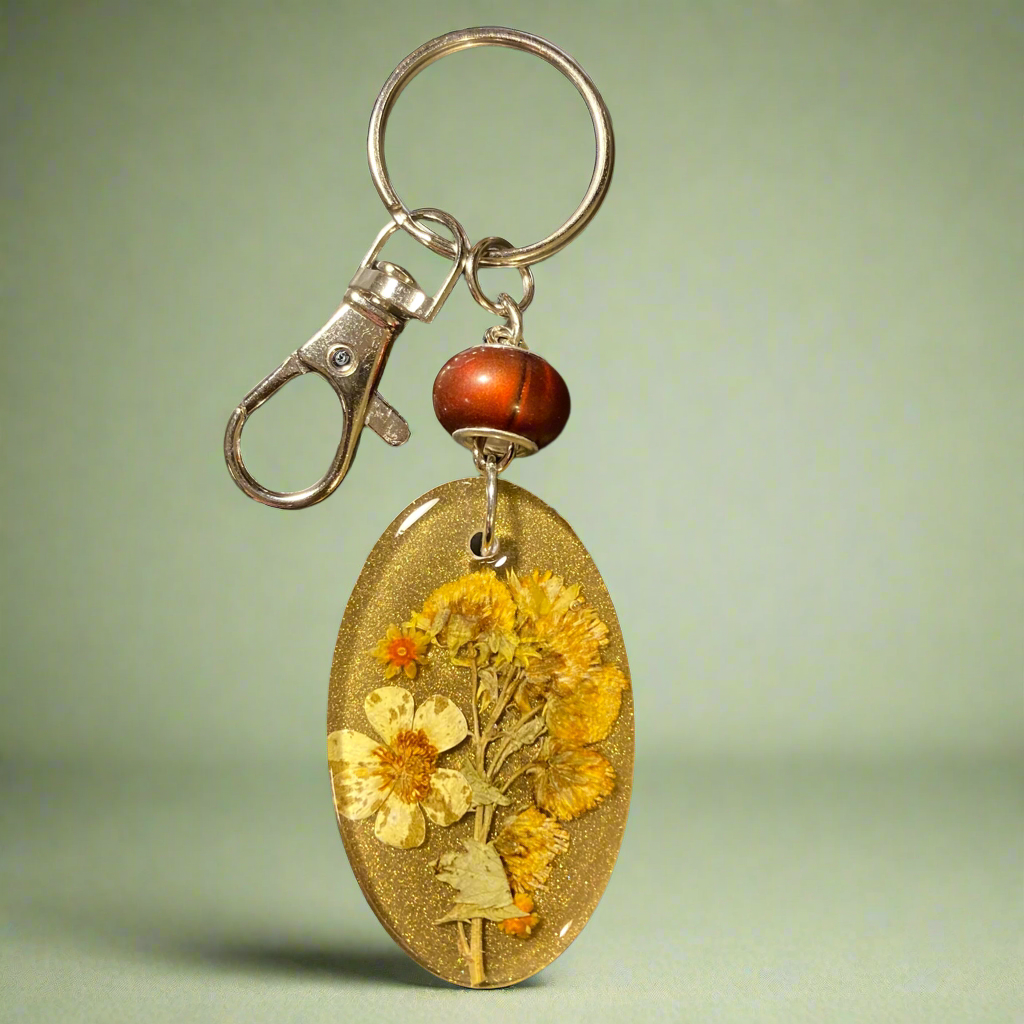 Keychains/Bag charms, bouquets made with real flowers, fall vibes