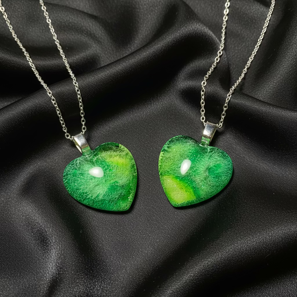 Heart pendant, green