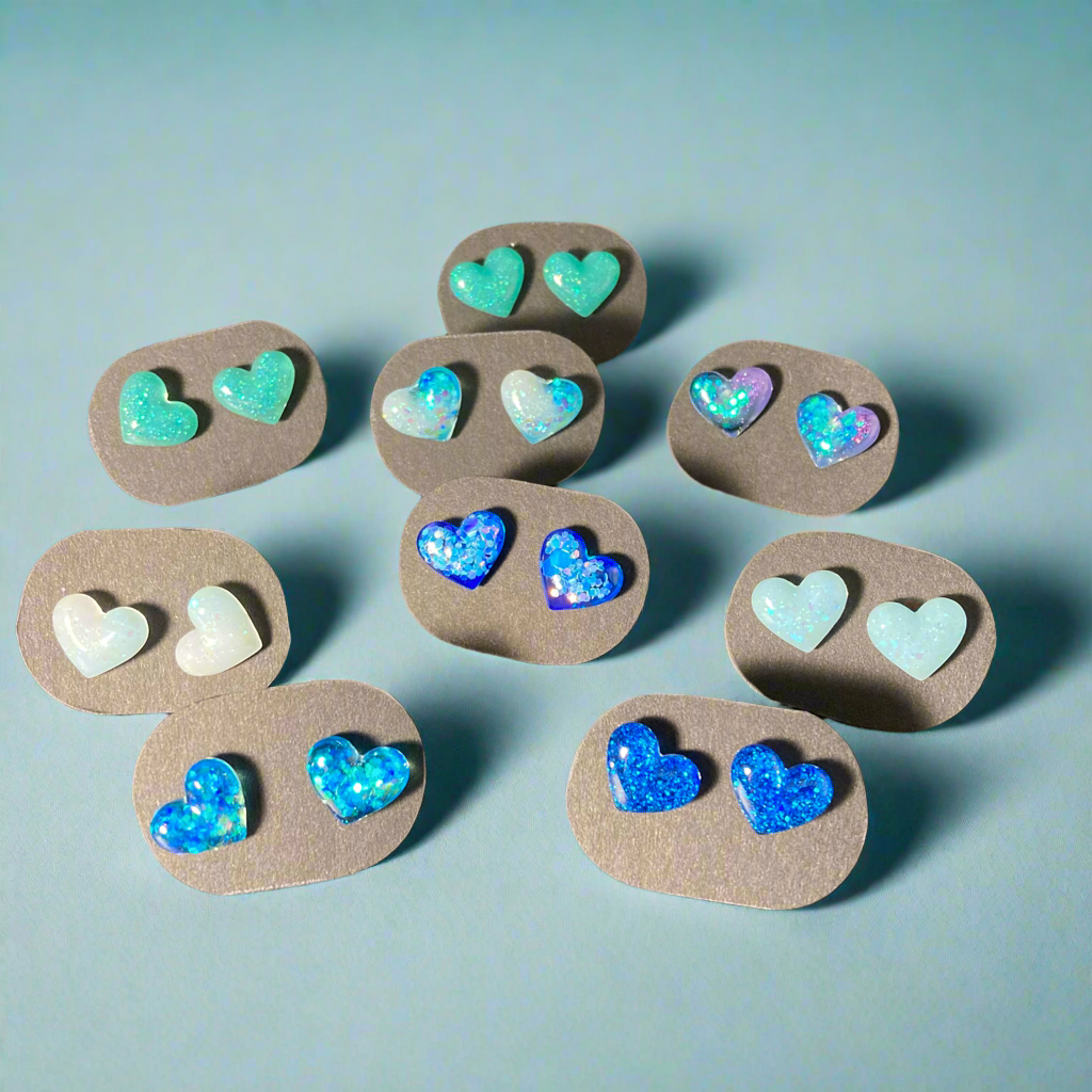Heart stud earrings, small, blues