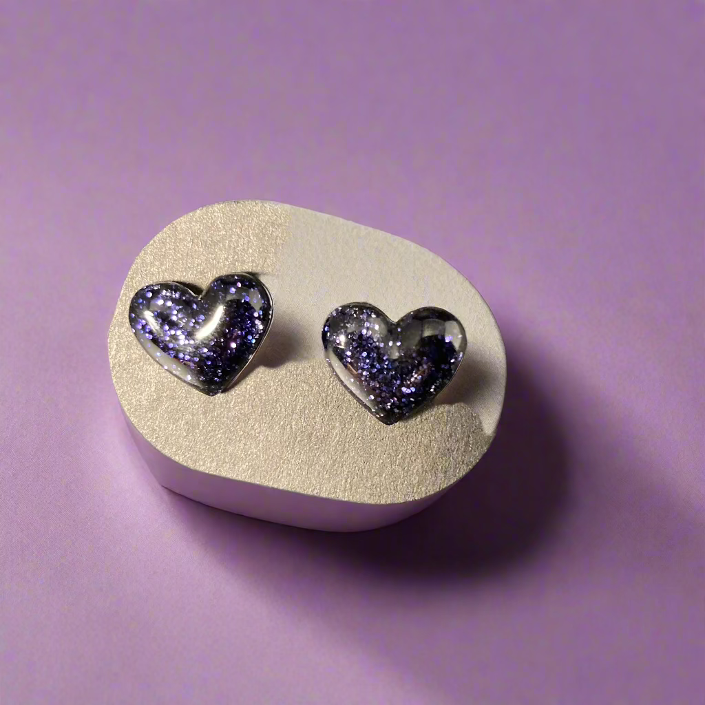 Heart stud earrings, small, black & white