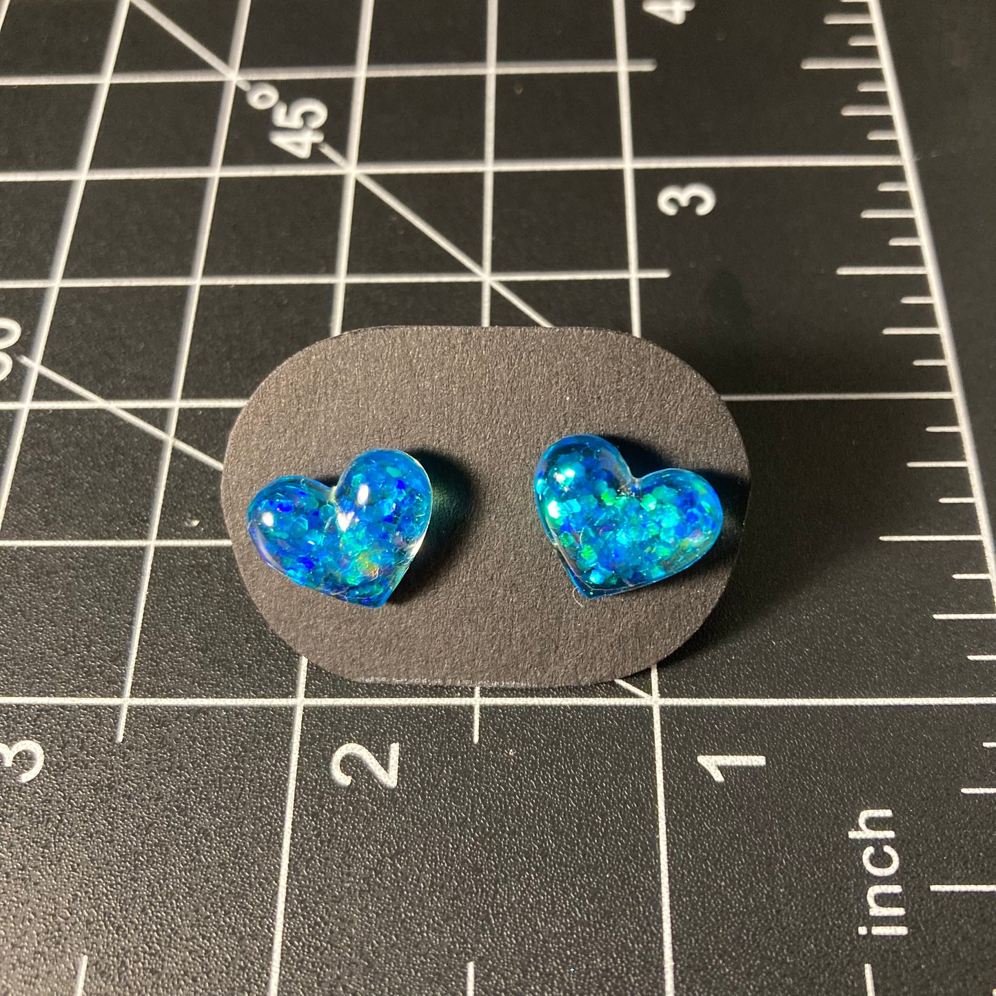 Heart stud earrings, small, blues